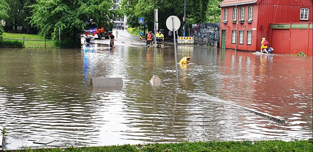 Overvann i Maridalsveien i Oslo.